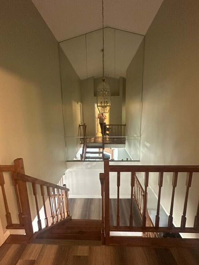 Building Photo - 3024 Estate Dr