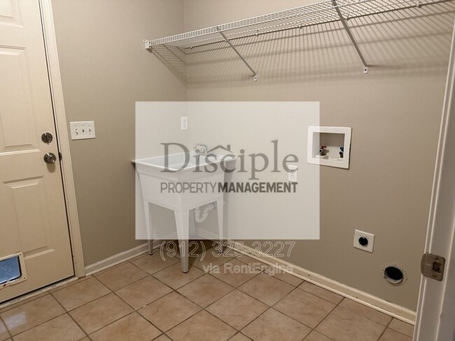 Building Photo - 355 Shady Oak Cir