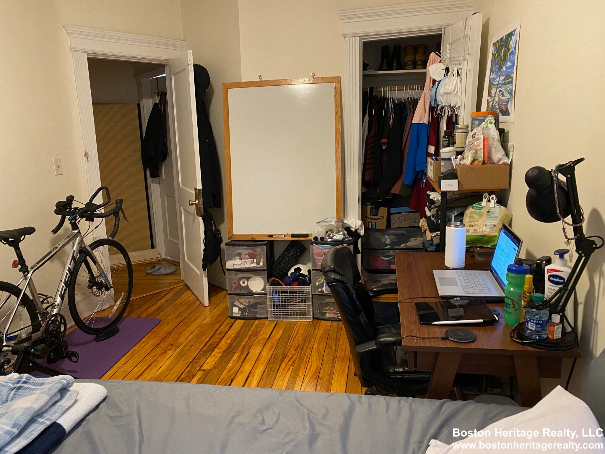 Building Photo - 54 Burbank St