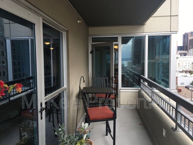 Building Photo - 300 W Beech St