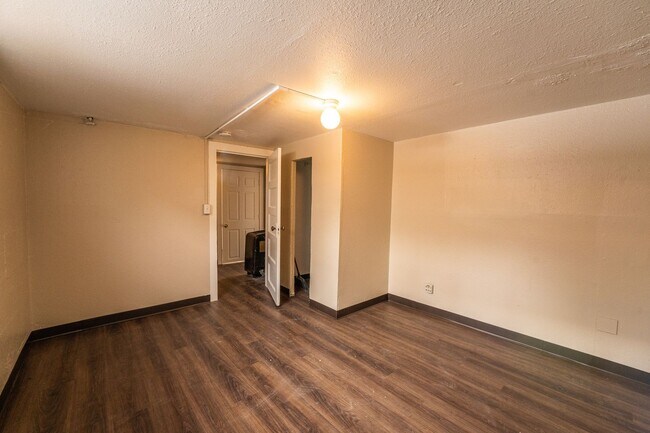 Building Photo - 1111 E Flint St