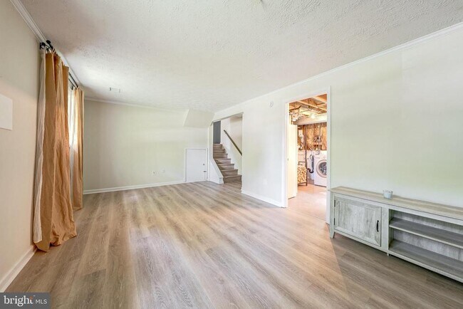 Building Photo - 9802 Brightlea Dr