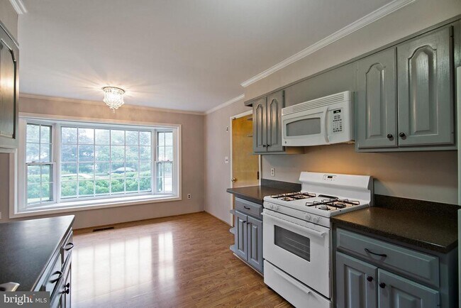 Building Photo - 2012 Friendship Ln