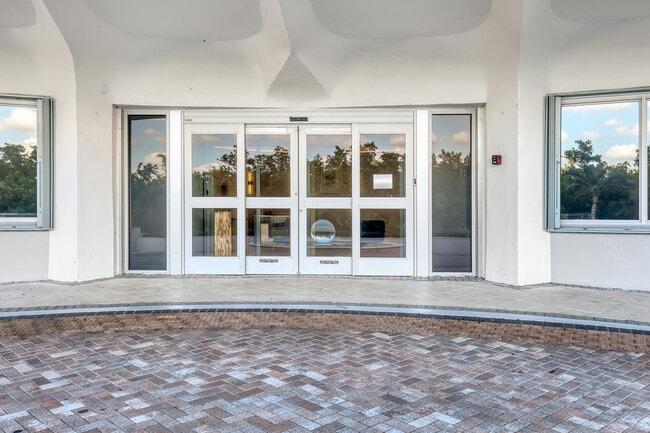 Building Photo - 5200 N Ocean Dr