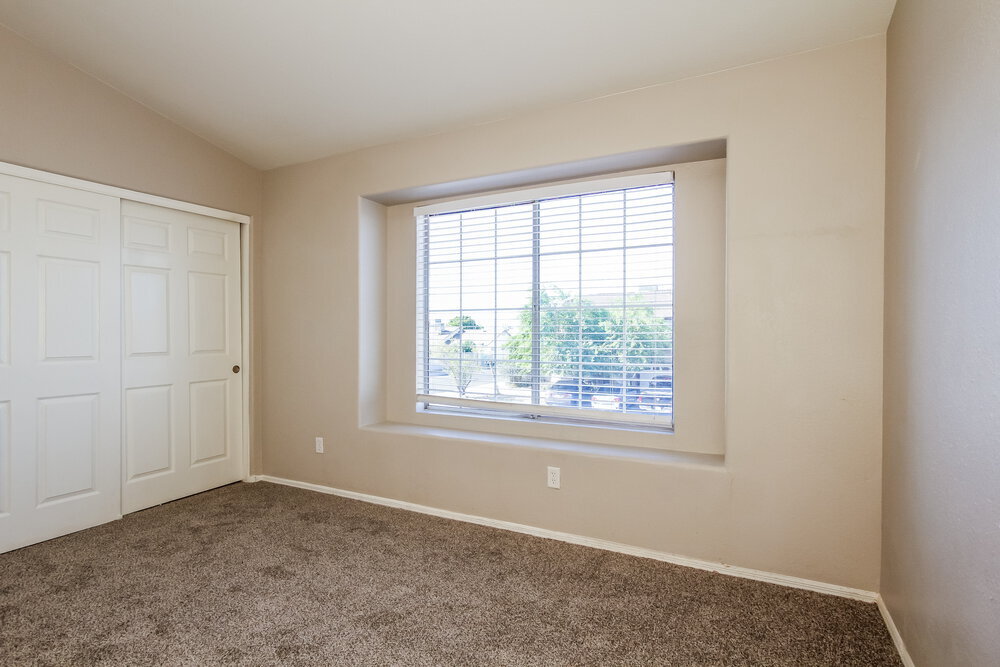 Building Photo - 8642 W Alvarado Rd