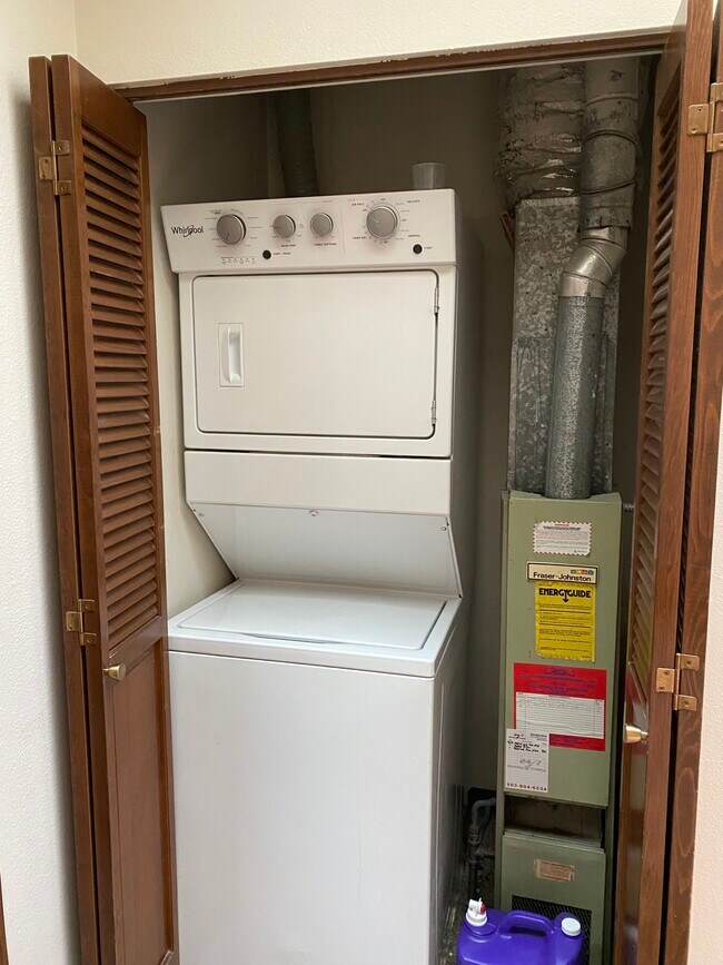 washer dryer same floor as bedrooms - 1439 SW Montgomery St