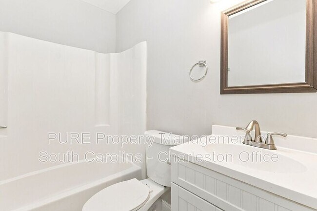Building Photo - 9610 N Cardinal Dr