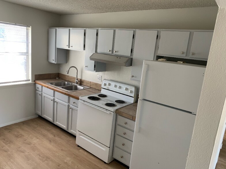 Building Photo - 920 N Leverett Ave