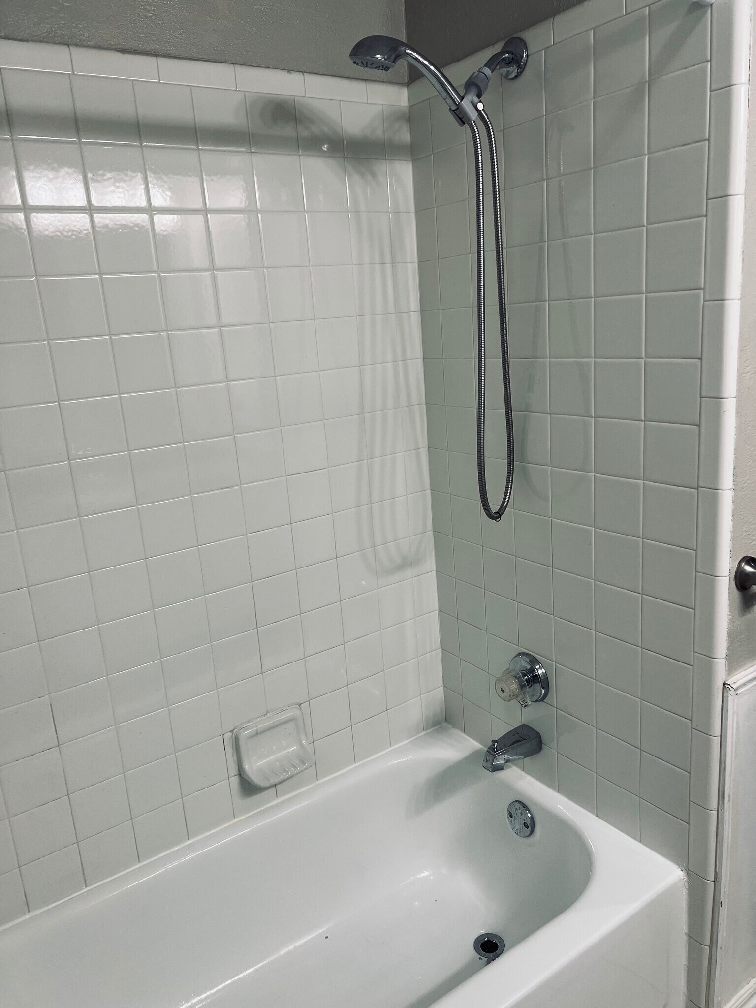 Bathroom 1 tub & shower - 12401 SW 4th St