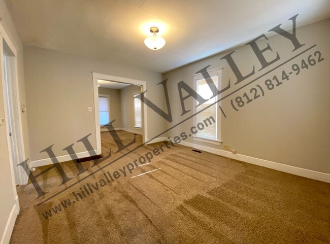 Building Photo - Two Bed, 1 1/2 Bath Home