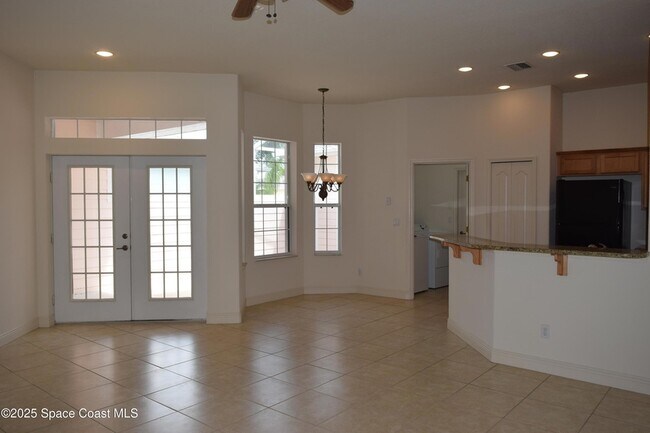 Building Photo - 1170 Eleuthera Dr NE