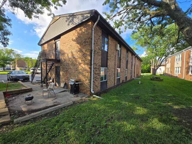 Building Photo - 924 Greenbrier Rd