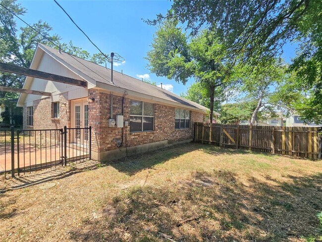 Building Photo - 9511 Woodvale Dr