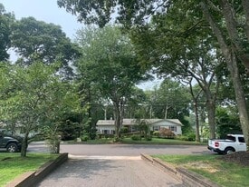 Building Photo - 10 Mill Pond Ln