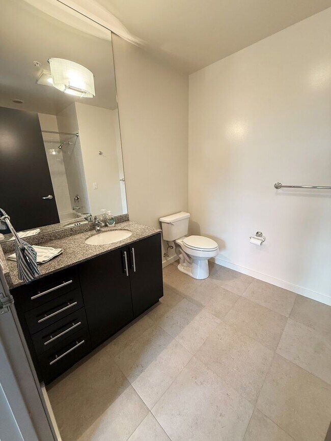 Building Photo - 2 Bed/2 Bath Condo at Aperture in Little I...