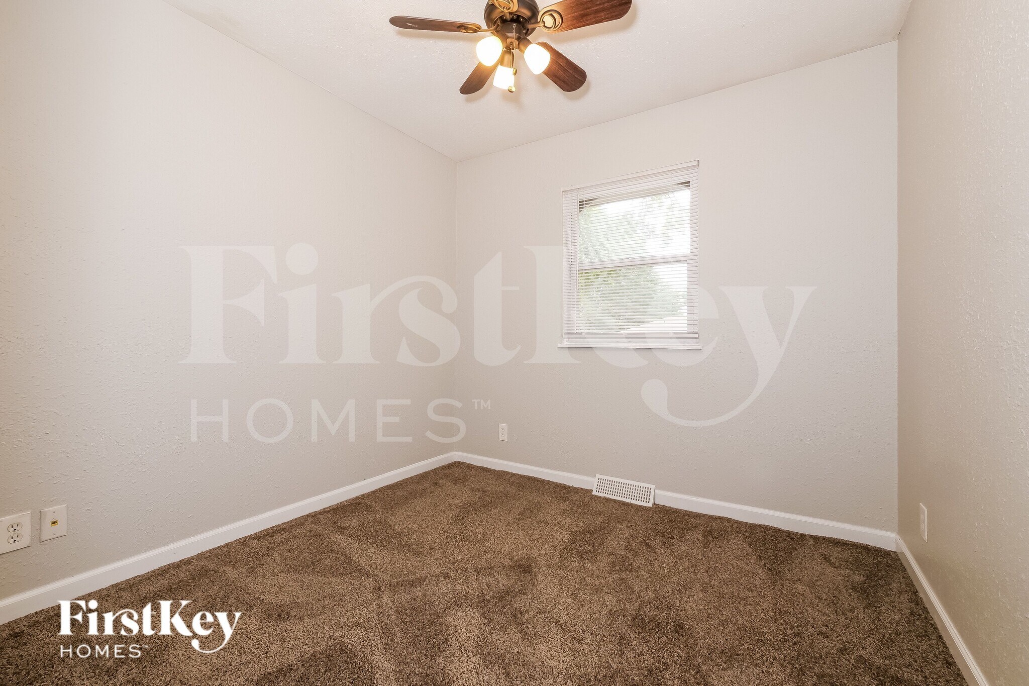 Building Photo - 309 NE Sunnybrook Dr