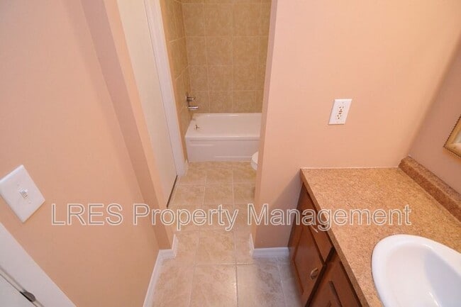 Building Photo - 300 Cherokee Ct