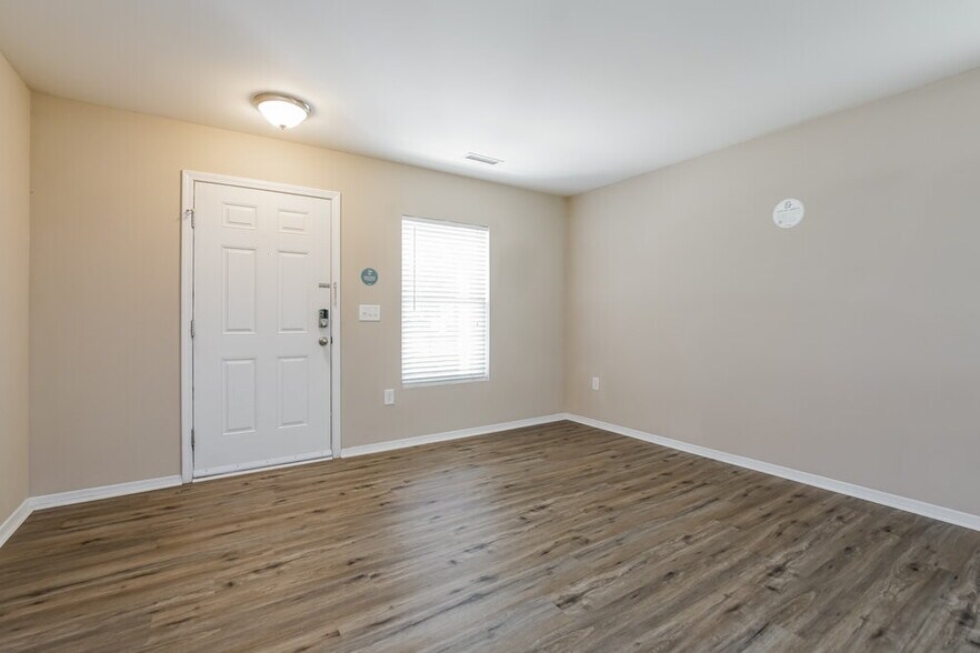 Building Photo - 40 Norwich Dr