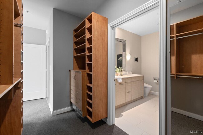 Building Photo - 4909 Laclede Ave