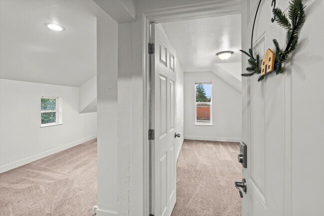 Building Photo - For Rent – 1 Bed / 1 Bath Apartment in Lak...