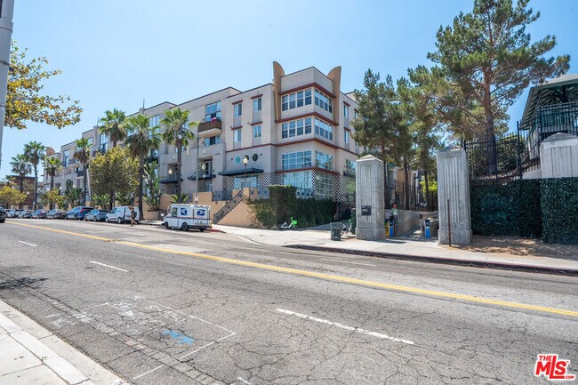 Building Photo - 360 W Ave 26
