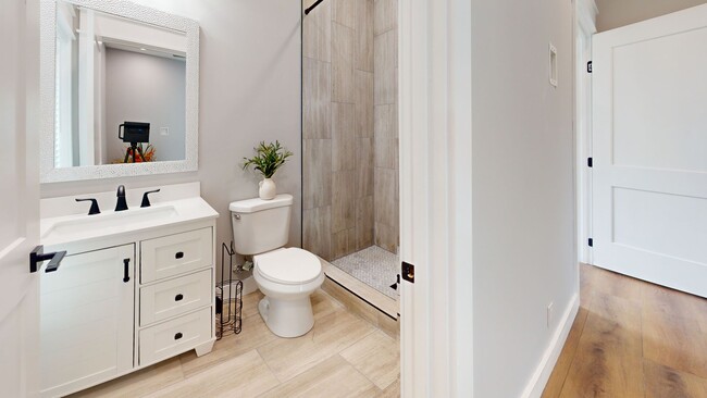 Building Photo - 5BR/5BA Fort Sanders Townhome | Off-Campus...
