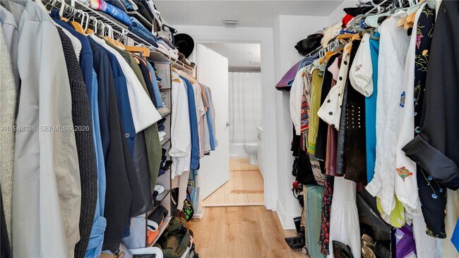 Building Photo - 1750 N Bayshore Dr