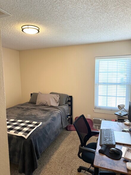 Building Photo - 344 S Estes St