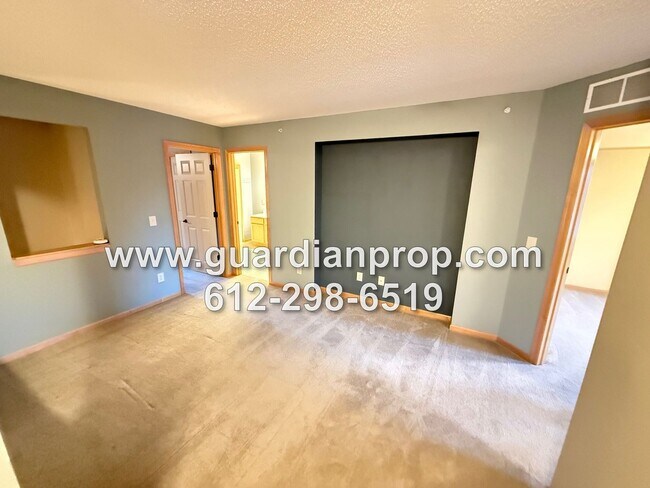 Building Photo - Townhouse in The Lakes of Blaine Area Available Now, Large Open Floor Plan, Loft Area, Front Patio