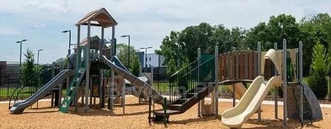 Building Photo - 6557 Bar S Bar Trl