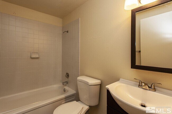 Building Photo - 3686 4th St