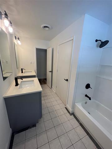 Building Photo - 1501 W Chestnut St