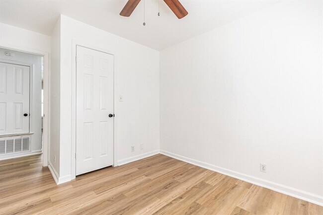 Building Photo - 2012 Balsam Way