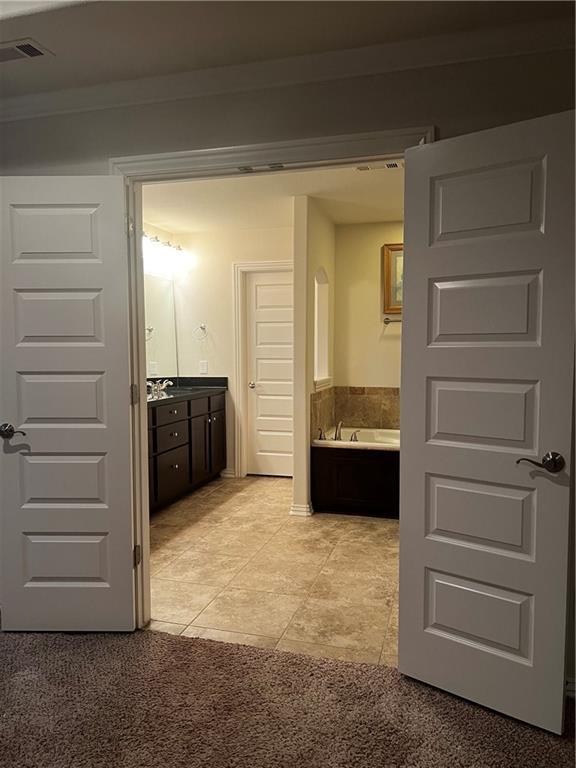 Building Photo - 4103-4103 SW Stonewood Terrace