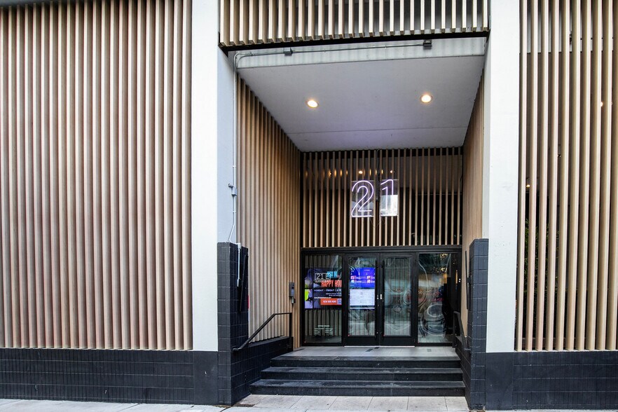 Building Photo - 21 E Chestnut St