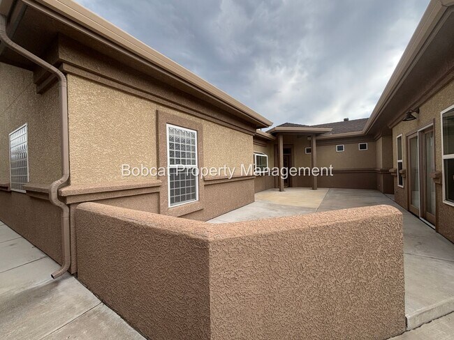 Building Photo - Golf Course Living with Mountain Views & Detached Casita