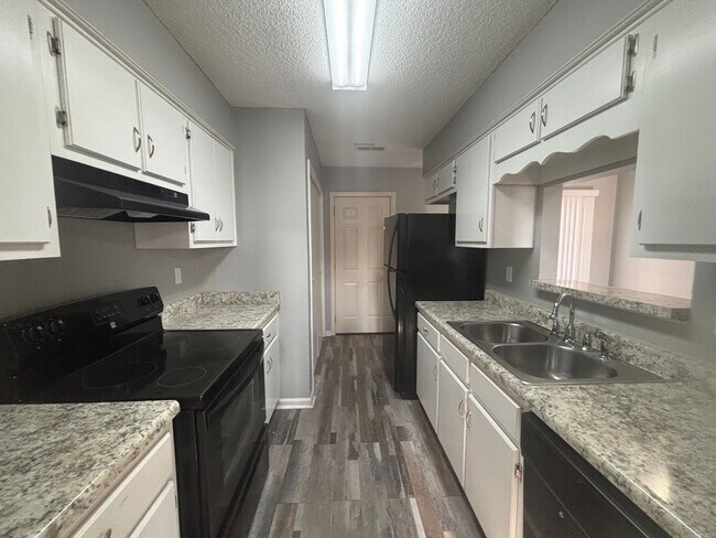 Building Photo - 5756 Crievewood Dr