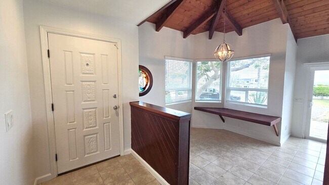 Building Photo - Lovely, 2Bd/2BA Single Story House: Large ...
