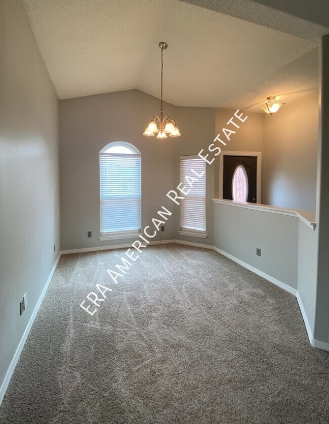 Building Photo - 2621 Barefoot Creek Cir