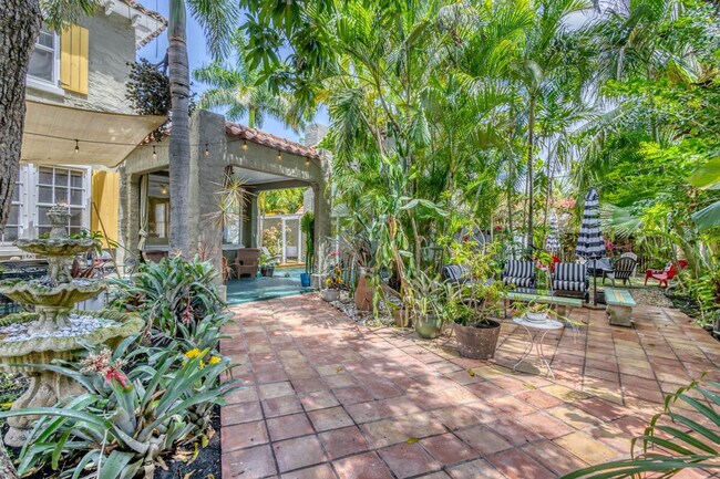 Building Photo - 511 29th St