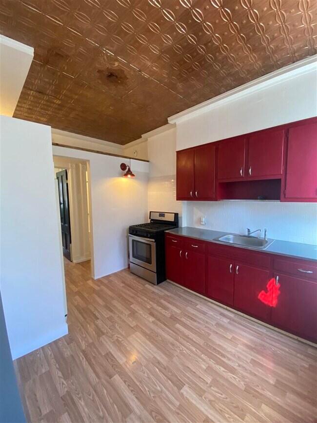 Building Photo - 404 67th St