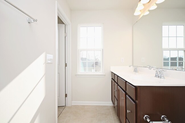 Building Photo - Move-In Ready Riverwood Townhome — Minutes to NGIC, UVA North Fork & CHO Airport