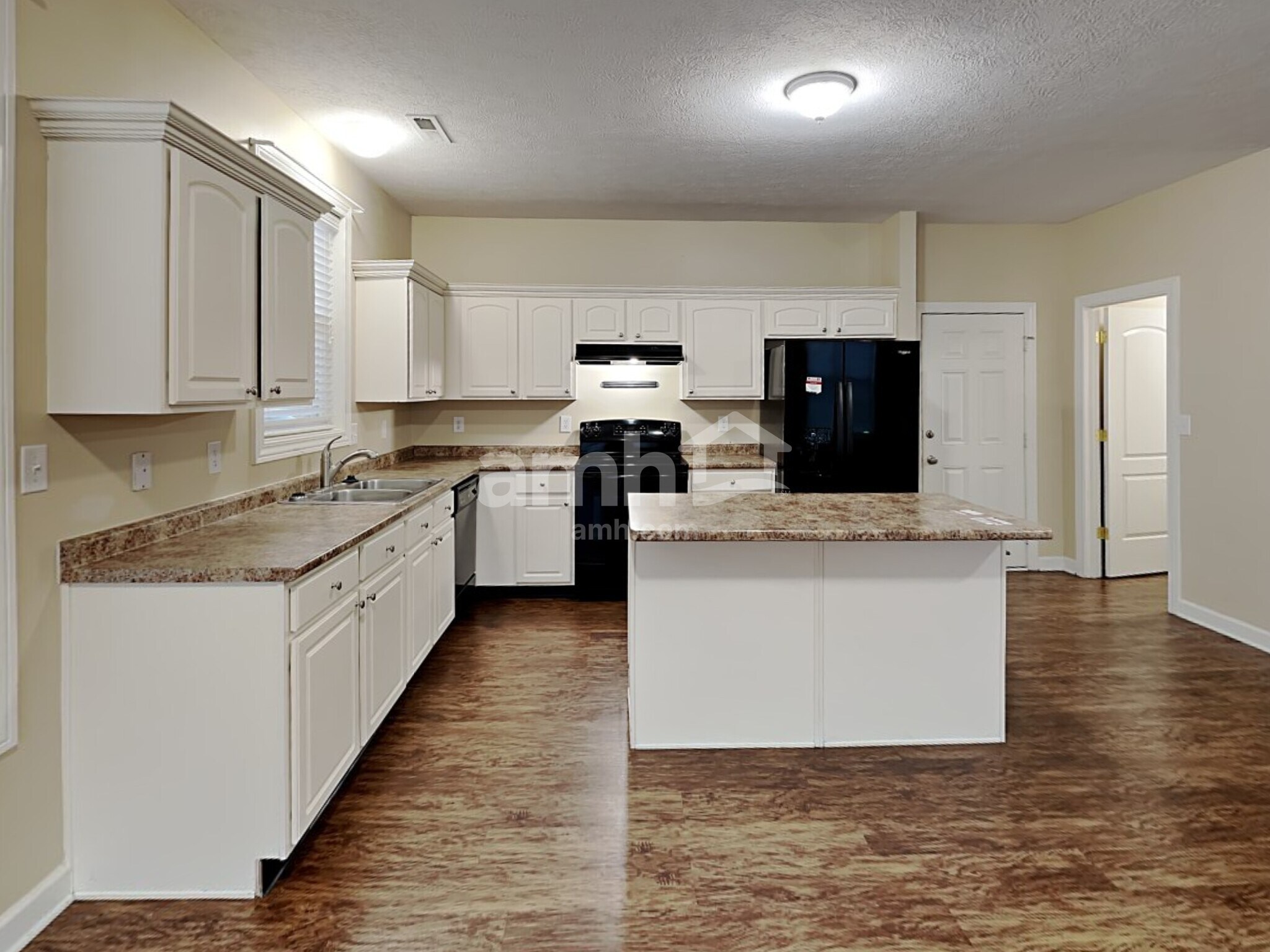 Building Photo - 5915 Cabot Dr