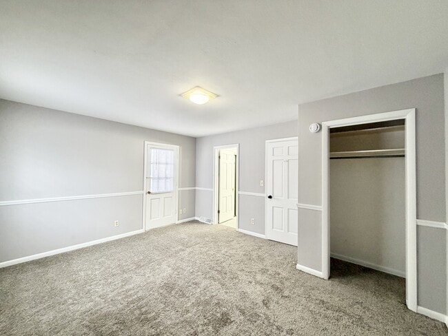 Building Photo - 2431 Blarney Stone Dr