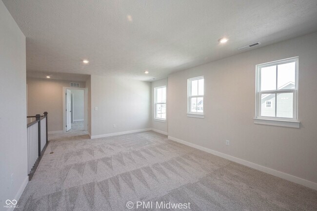 Building Photo - 581 Roosevelt St