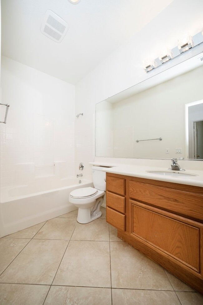 Building Photo - Charming Single Level Home in Oceanside