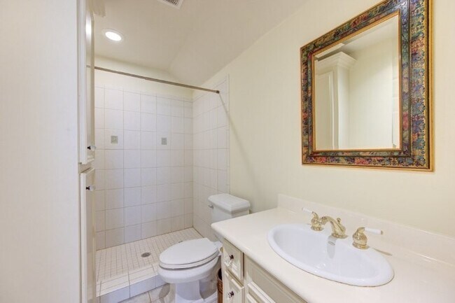 Building Photo - 122 Vieux Carre Dr