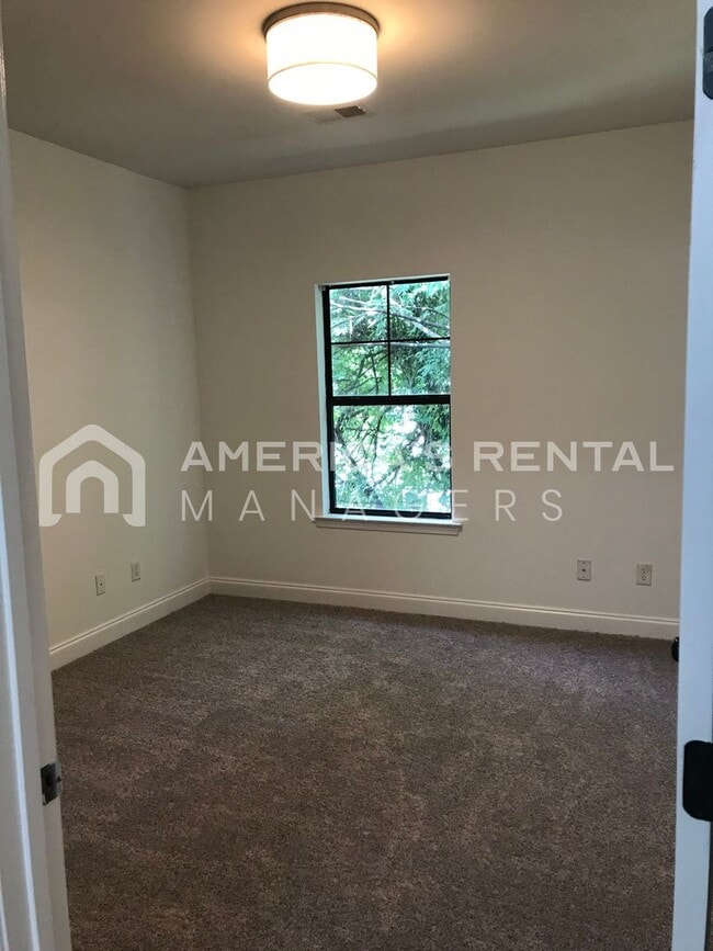 Building Photo - Townhome For Rent in Tuscaloosa, AL!  View with 48 Hours Notice!