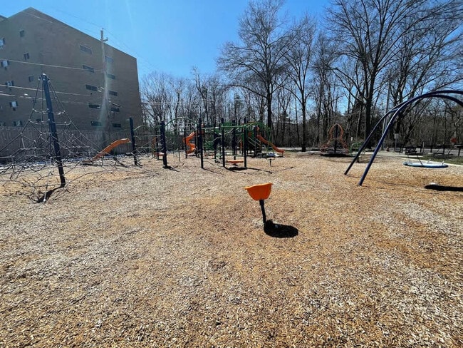 Building Photo - 367 S Rocky River Dr