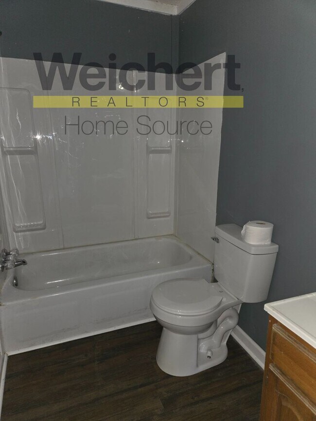 Building Photo - Freshly Updated 3-Bedroom on a Quiet Street